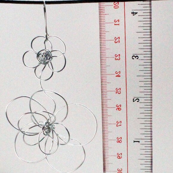 Extra long playful wire flower earrings handmade in Canada - Picture 4 of 6